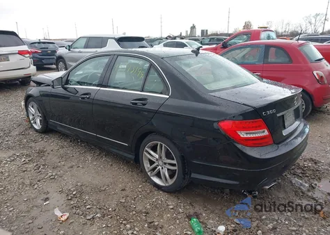 2014 Mercedes-Benz C 300 Sport 4Matic z USA, uszkodzony, nr VIN WDDGF8ABXER304652